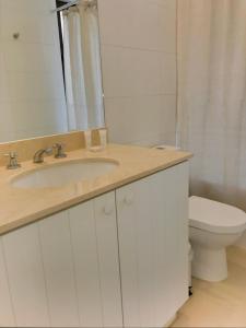 Ένα μπάνιο στο Casapueblo Rent Cachagua CP 34