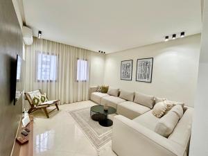 Istumisnurk majutusasutuses Modern Beachside Condo - Walk to shore