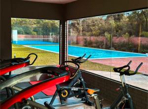 Fitness centrum a/nebo fitness zařízení v ubytování 1 bedroom apartment, 3 min from the Airport