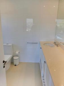 Ένα μπάνιο στο Casapueblo Rent Cachagua CP 27