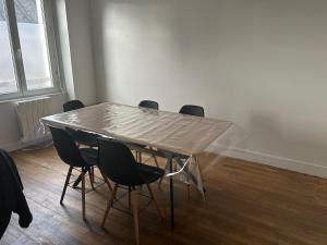 Φωτογραφία από το άλμπουμ του Appartement avec terrasse σε La Loupe