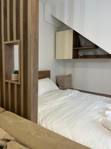 a bedroom with two beds and a mirror at Amprtman PETKOVIĆ NLux 110 Milmari resort in Kopaonik