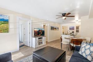 a living room with a ceiling fan and a dining room at Fall Line 107 condo in Telluride