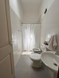 Ένα μπάνιο στο Los Olivos Apart