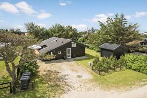 Το κτήριο όπου στεγάζεται  η παραθεριστική κατοικία