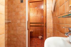 a bathroom with a shower and a toilet and a sink at VGO860-Tranemo-Ryda-Ryfors-kvarn-1 in Östra Ryda +8 photos