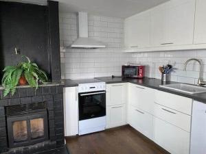 Η κουζίνα ή μικρή κουζίνα στο VAS794-Kungsoer-Jaegarasvaegen-148-B