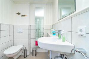 Koupelna v ubytování VAR103-Sunne-Norra-Hoejden-21 + 13 fotografií