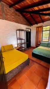 Ένα ή περισσότερα κρεβάτια σε δωμάτιο στο Cabaña Amanecer- Finca Valparaíso