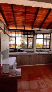 Η κουζίνα ή μικρή κουζίνα στο Cabaña Amanecer- Finca Valparaíso +38 φωτογραφίες