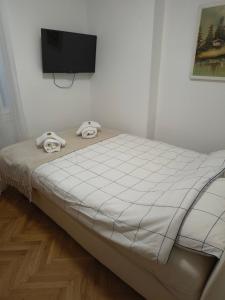 Ένα ή περισσότερα κρεβάτια σε δωμάτιο στο Milena&Nikola cosy and spacious apartment