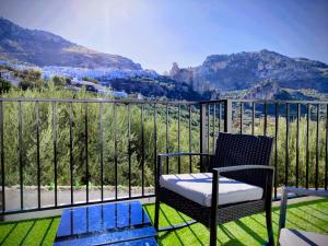 a balcony with a chair and a view of the mountains at Alojamiento La Nave de Zuheros in Zuheros