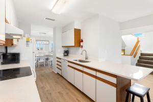 Nhà bếp/bếp nhỏ tại CAC-22B - Whelk +32 ảnh