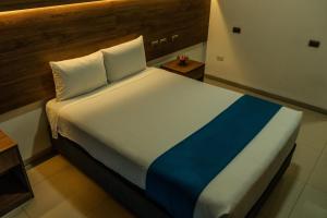 a bedroom with a large bed with a wooden headboard at Antawa Classic in Moquegua
