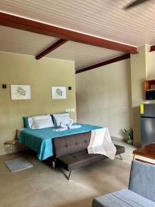 Μια τηλεόραση ή/και κέντρο ψυχαγωγίας στο Apartamentos Margarita 1