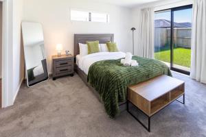 Postel nebo postele na pokoji v ubytování Halswell Quarry - Walk and Explore - 3 bed