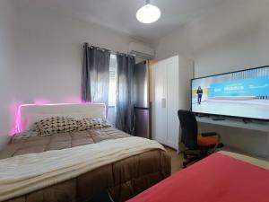 Ένα ή περισσότερα κρεβάτια σε δωμάτιο στο Sams Rooms - Solo Female Guest House