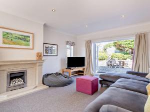 a living room with a couch and a fireplace at 2 Bed in Cartmel LCC47 in Cartmel