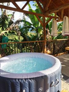 a large hot tub in a garden at Fresh Start in Jardin