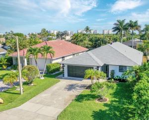 En have udenfor Naples Bungalow 4 min from the BEACH!