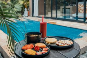 a tray of food on a table next to a pool at Saccharum in Nocaima