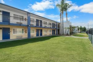 Tòa nhà nơi nhà nghỉ ven đường tọa lạc