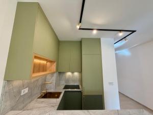 Η κουζίνα ή μικρή κουζίνα στο Pet Friendly Two-Room Apartment Near Pionir Hall +11 φωτογραφίες