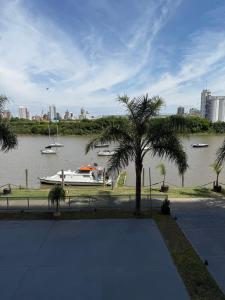 Θέα στο ποτάμι κοντά σε αυτό το διαμέρισμα