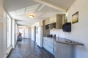 a kitchen with white cabinets and a counter top at Auberge Zacharie in Rivière-à-Pierre +36 photos