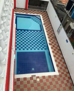 an overhead view of a swimming pool with a checkered floor at Hotel morada del sol 