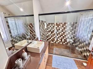 Et badeværelse på Refúgio nas Montanhas + 33 billeder