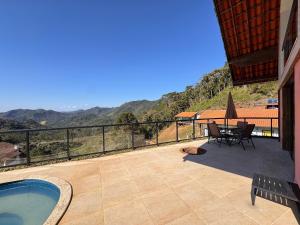 En generel udsigt til bjerge eller udsigt til bjerge taget fra chaletet