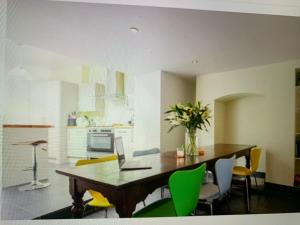 Kuchyň nebo kuchyňský kout v ubytování The Captains