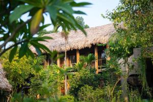 Κήπος έξω από το Van Long Garden Retreat