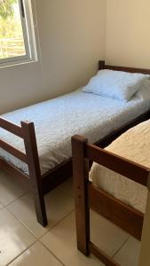 a bedroom with two bunk beds and a window at Departamento Costa Algarrobo Norte in Mirasol
