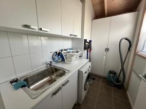 Η κουζίνα ή μικρή κουζίνα στο Beach House on Bradley +22 φωτογραφίες