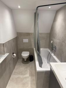 Et badeværelse på moderne & ruhige Wohnung , nähe Messe + 21 billeder