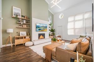 Khu vực ghế ngồi tại Luxury House at Universal Area by Unique Stays