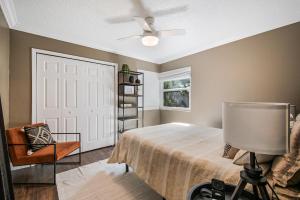 Giường trong phòng chung tại Luxury House at Universal Area by Unique Stays