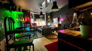 Posezení v ubytování Fantastic Naughty Corner + 32 fotografií