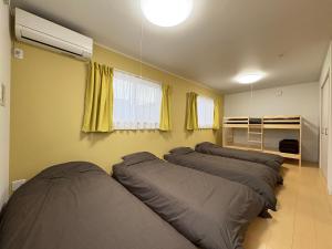 Ένα ή περισσότερα κρεβάτια σε δωμάτιο στο A home Toki2