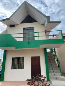 a house with a green and white at Complejo Turístico Tierra Dorada in Manta