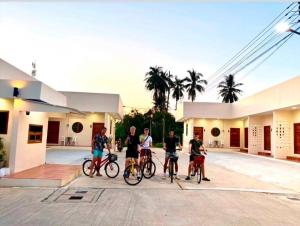 a group of people on bikes in front of a building at บ้านศรีสุธรรม 2 Baansrisuthum 2 in Suratthani