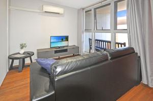 TV a/nebo společenská místnost v ubytování Substantial Studio 1x1 + 2 fotografie