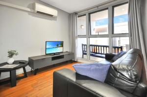 TV a/nebo společenská místnost v ubytování Substantial Studio 1x1