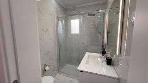 Ένα μπάνιο στο Charming Baixa VII - 1 Room APT +5 φωτογραφίες