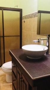 Ένα μπάνιο στο Beach House In Punta Leona with private Pool