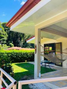 Κήπος έξω από το Beach House In Punta Leona with private Pool +9 φωτογραφίες