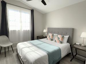 Ένα ή περισσότερα κρεβάτια σε δωμάτιο στο Newly Remodeled Pool Villa 3BD3BA by Summerlin