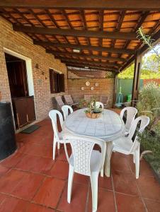 En terrasse eller udendørsområde på Hermosa Casa en Punta del Este